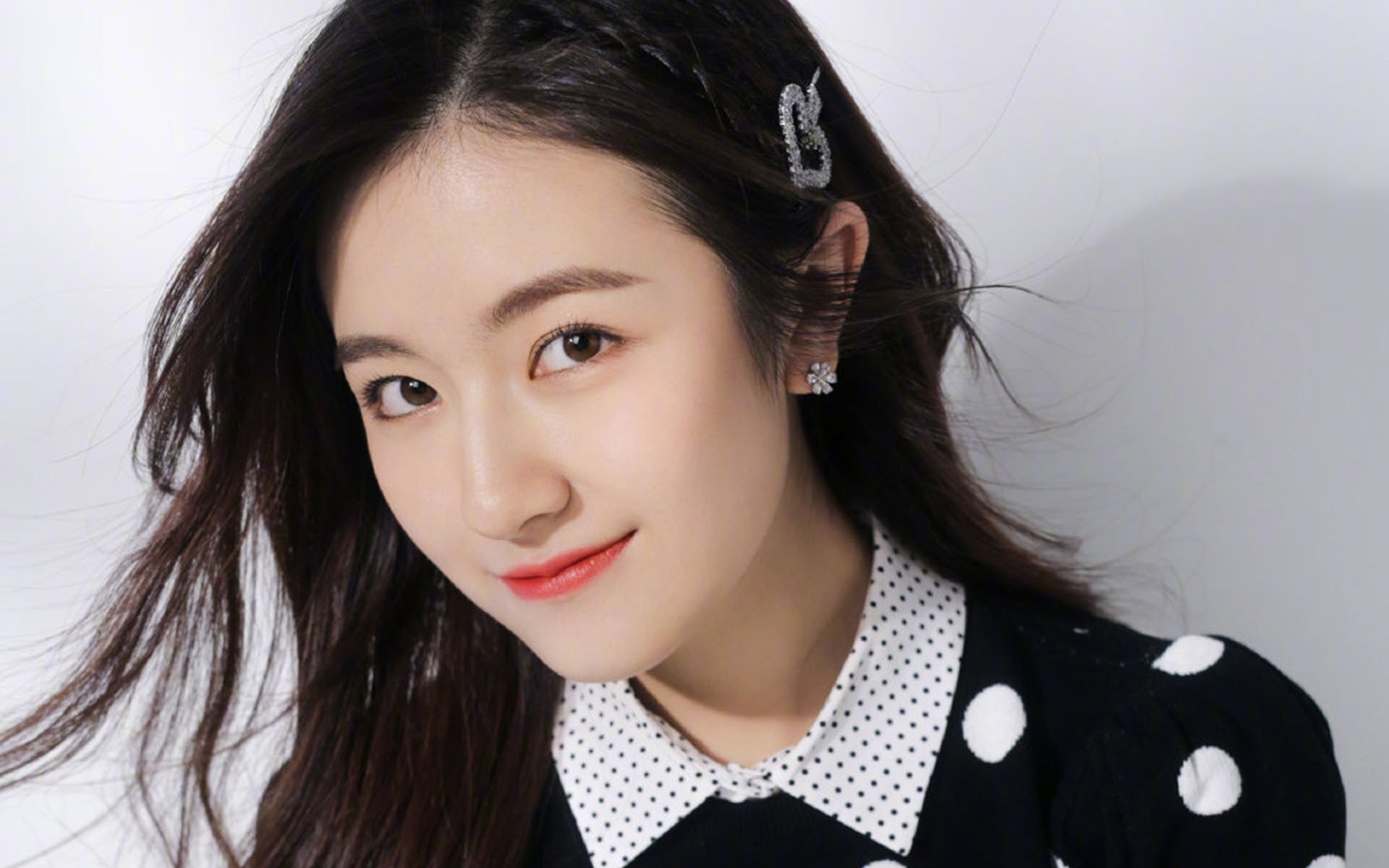 爱游戏登录入口-传奇对决：史上最经典的篮球比赛1VS1单挑回顾，传奇蓝传奇红对决