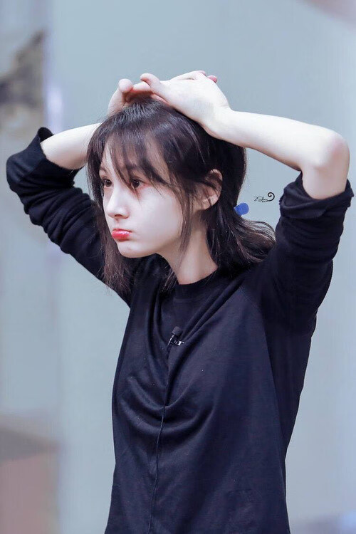 爱游戏娱乐网址-巴塞罗那青训新星崭露头角，未来可期，巴塞罗那训练时间