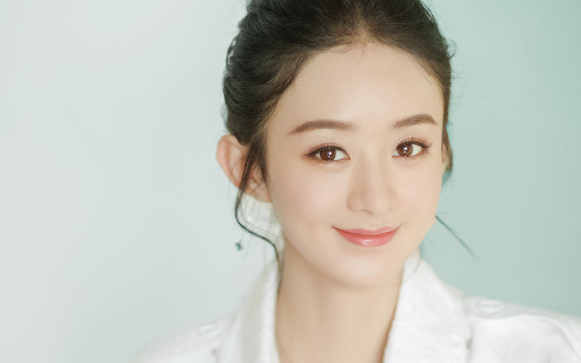 -雄狮内线优势明显，带领球队一路高歌，雄狮足球