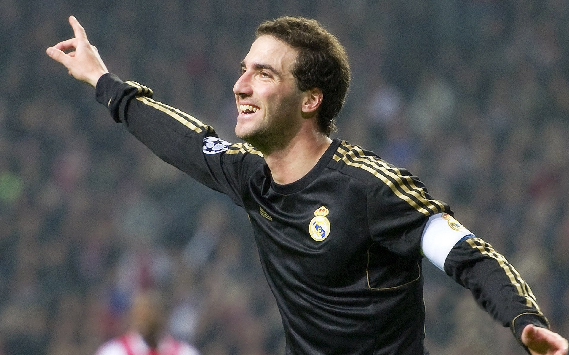 乔治反击一条龙引爆全场球迷,乔治yong